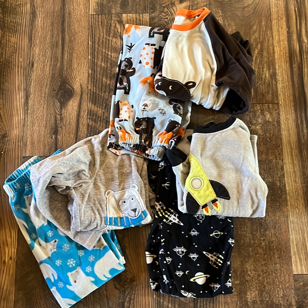Carter’s size 6 pajama lot
